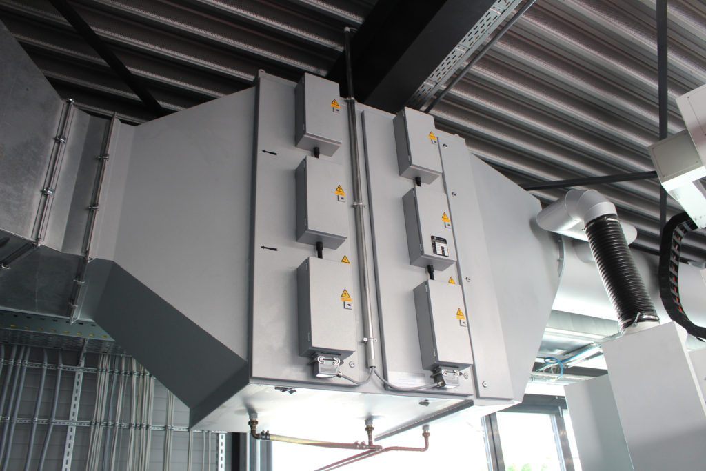 Ein elektrostatischer Luftfilter mit zwei Elektrofilterstufen und mechanischem Vorabscheider sorgen für den gewünschten Filtrationsgrad.