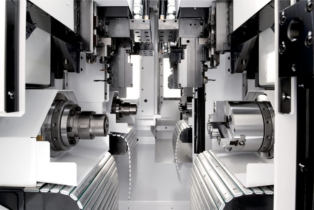 Das „Effizienzwunder“ Cincom MC20 erlaubt neben der Bearbeitung von Stangenmaterial auch die schnelle, wirtschaftliche und platzsparende Produktion von Kaltschmiedeteilen. Dazu lässt sich die Cincom MC20 passgenau auf die zu fertigenden Teile hin vorbereiten.