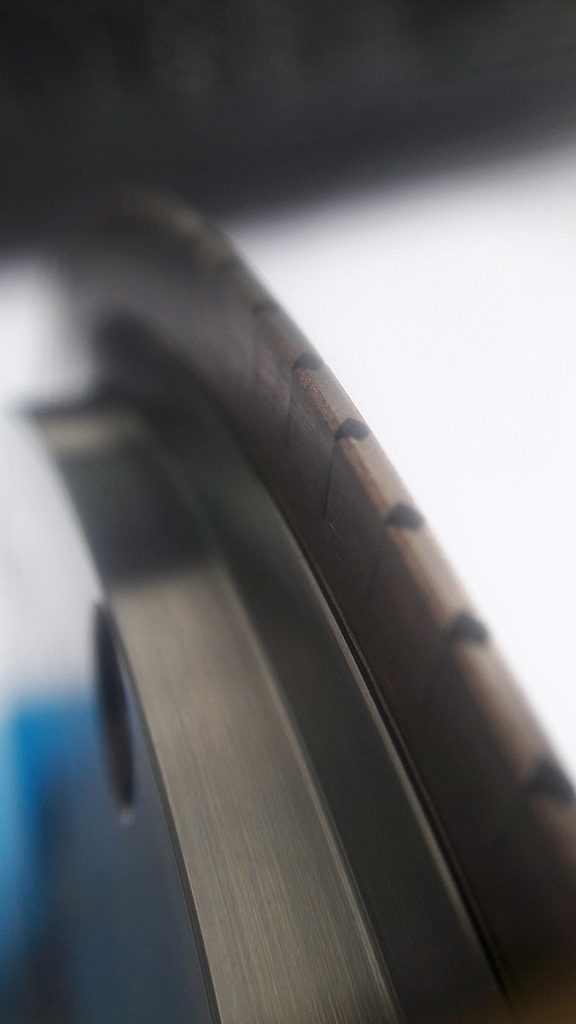 Der gleichmäßig hohe aktive Diamantanteil ergibt höhere Standzeiten