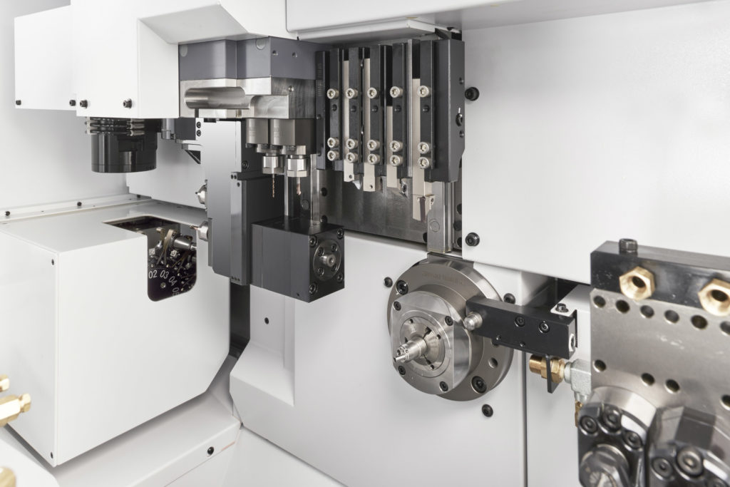 Mit der neuen Ausbaustufe L20-XII ATC (Automatic Tool Changer) fühte Citizen ein hoch effizientes, automatisches Werkzeugwechsel-System ein: Dank ATC erhöht sich die Anzahl der angetriebenen Werkzeuge um ein Vielfaches.