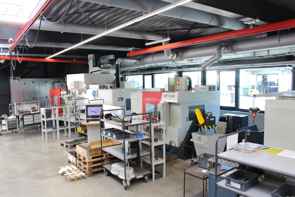 Jede kundenindividuelle Lösung schneidet Büchel passgenau auf die Anforderungen der jeweiligen Maschinen bzw. Produkti-onsanforderungen zu, wie beispielsweise bei der Hinkelmann Metall GmbH & Co. KG. Hier wurde die zentrale Absauganlage inklusive Be- und Entlüftung genau an die spezielle Gebäude-form des Neubaus angepasst.