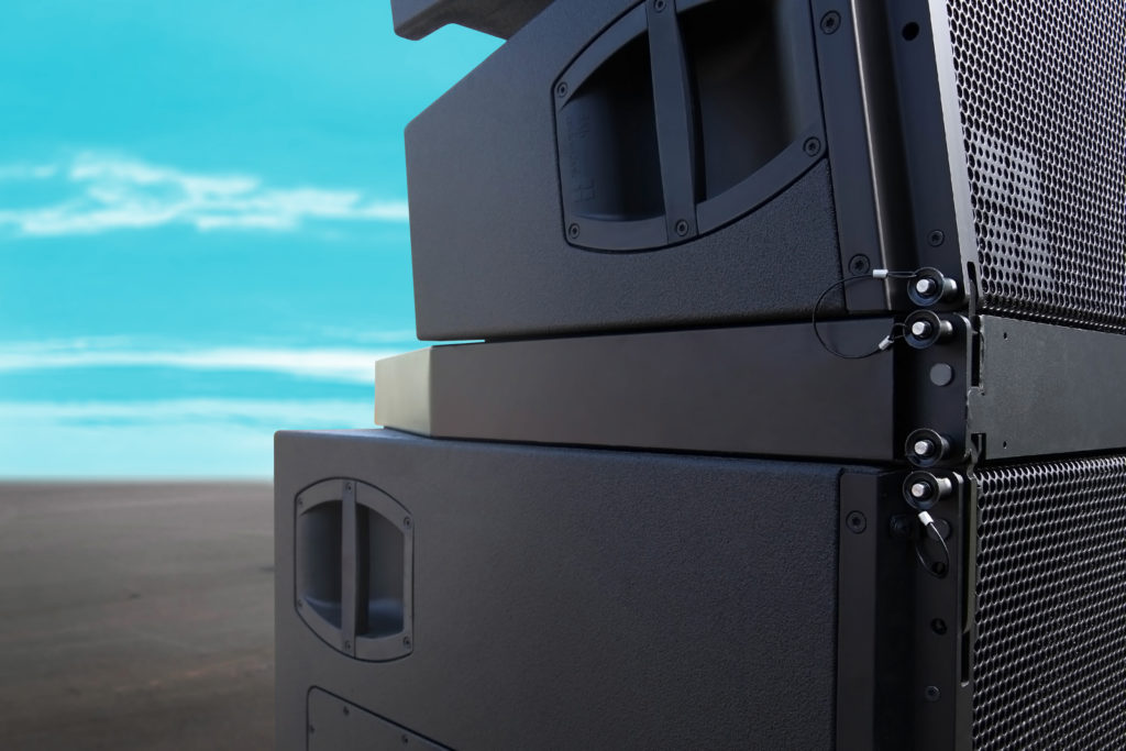 Die einfache Funktionsweise der Kugelsperrbolzen schafft perfekte Vorrausetzungen für den Auf- und Abbau von Soundsystemen. Die Variante mit Schutzgriff verhindert dabei, dass die Verbindung aus Versehen gelöst wird.