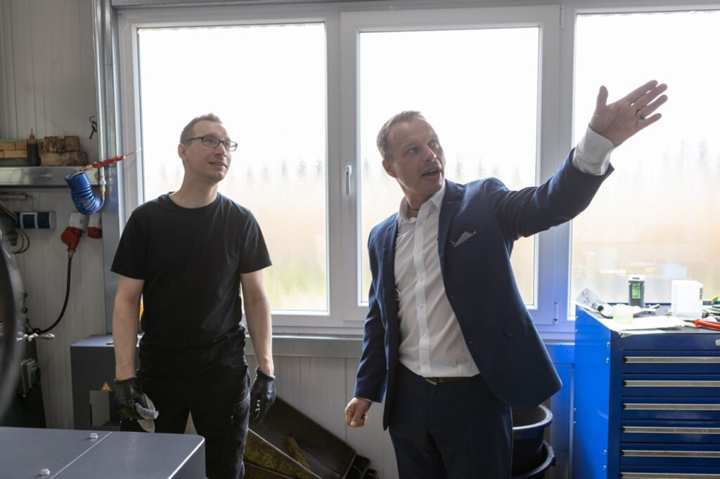 Reger und guter Austausch mit seinen Kunden ist für Nils Westphal, Niederlassungsleiter der Citizen Machinery Europe GmbH in Neuss, essentiell.