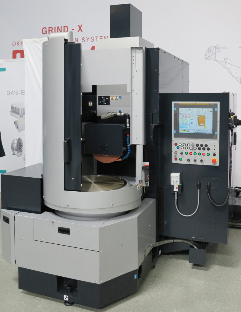 Die Rundtischschleifmaschine PRG6 mit „iQ“-Steuerungstechnologie.