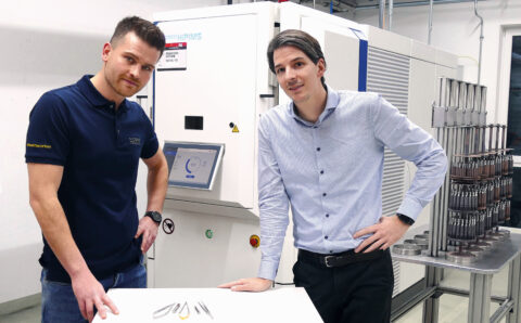 Optimierte Zerspanung für mikrochirurgische Instrumente – abgestimmter Fräser mit HiPIMS-Beschichtungsorgt für maximale Leistung