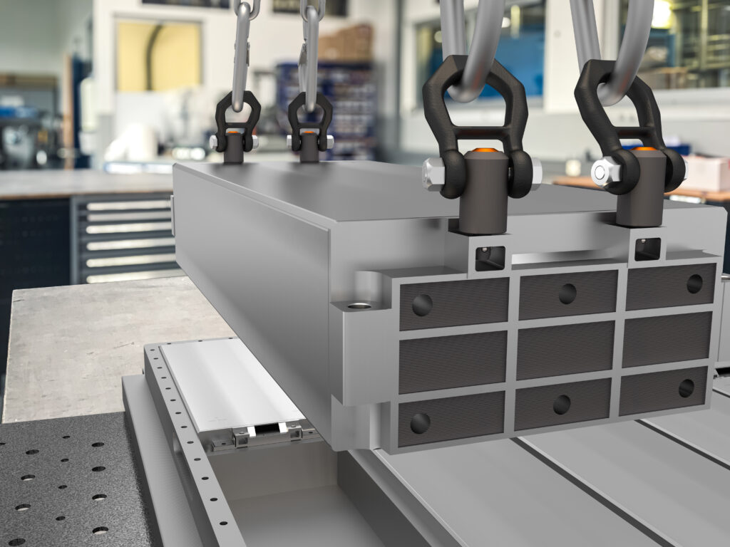 Flexibel einsetzbar in Werkstatt, beim Transport und beim Recycling: Kugeltragbolzen von Halder erleichtern deutliche das Handling der Batterien.