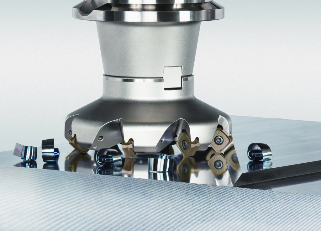 Mit dem cleverem Klemmsystem, den drei einsetzbaren WSP-Geometrien in nur einem Plattensitz und optimierten Spanformern ermöglicht der DoTriple-Mill von Tungaloy stabile Prozesse und flexible Frässtrategien.