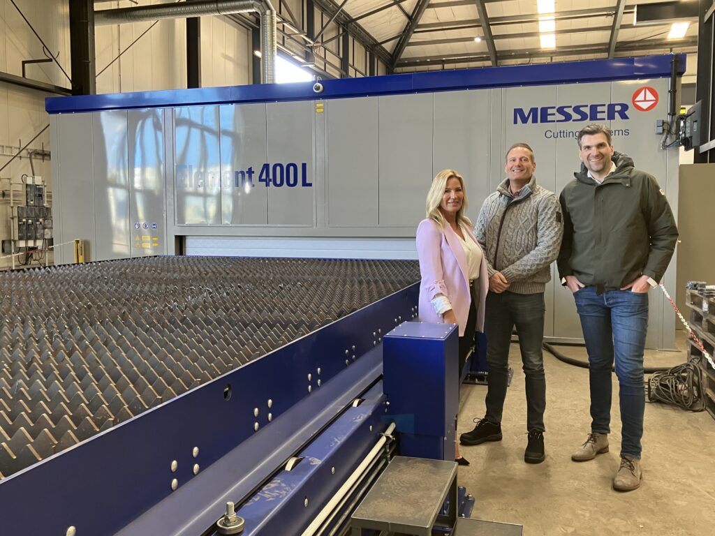 Sandra de Kok (Chief Operating Officer & Chief Financial Officer Europe Steel Center). Edward van Herpen (Chief Executive Officer Europe Steel Center) und Bas Sanders van Well (Business Unit Manager Benelux, Messer Cutting Systems) von links.