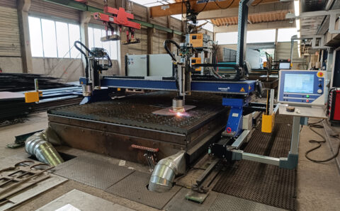 Modernisierung bei Grosschädl Stahl mit Messer Cutting Systems