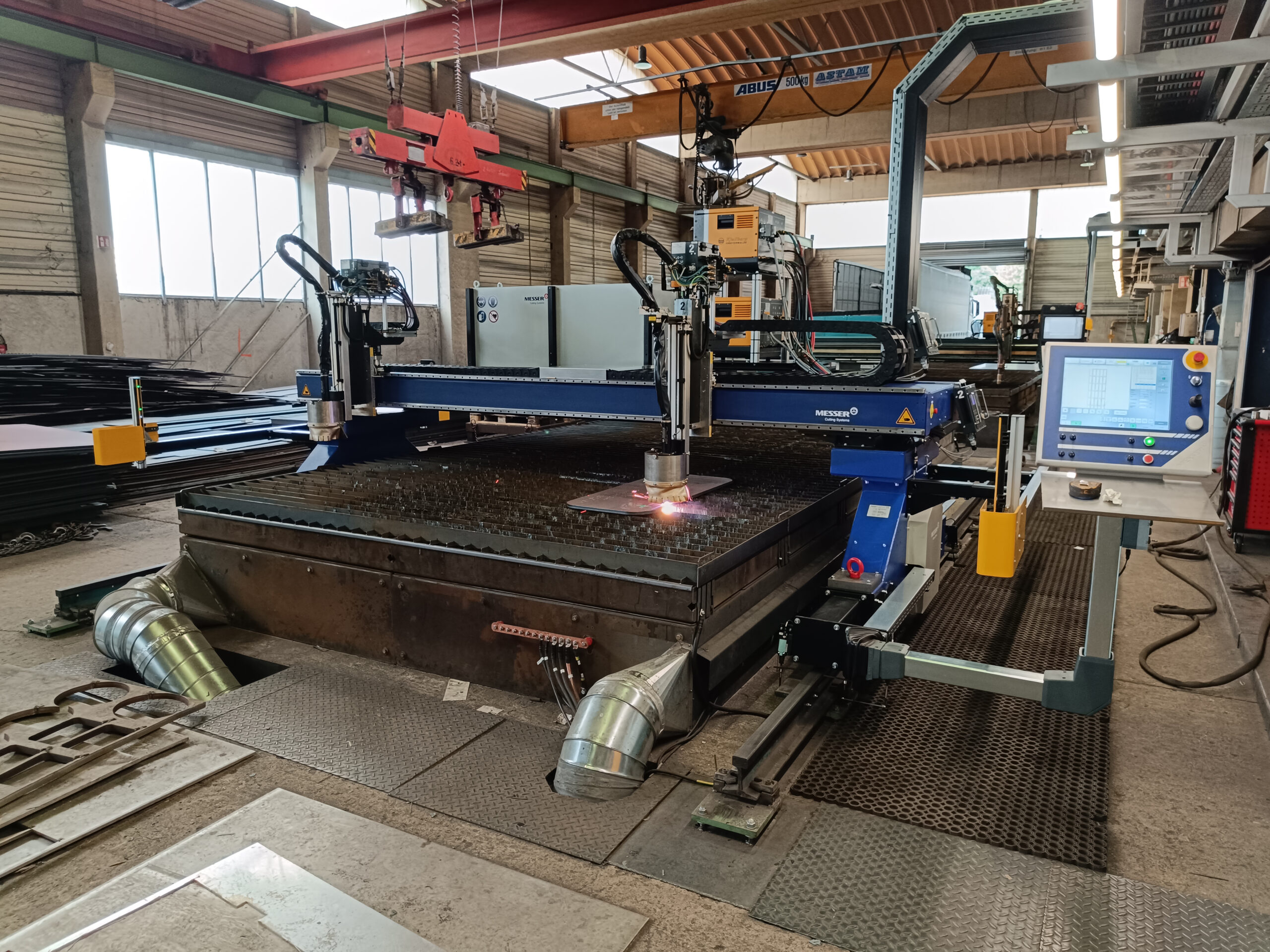 Modernisierung bei Grosschädl Stahl mit Messer Cutting Systems