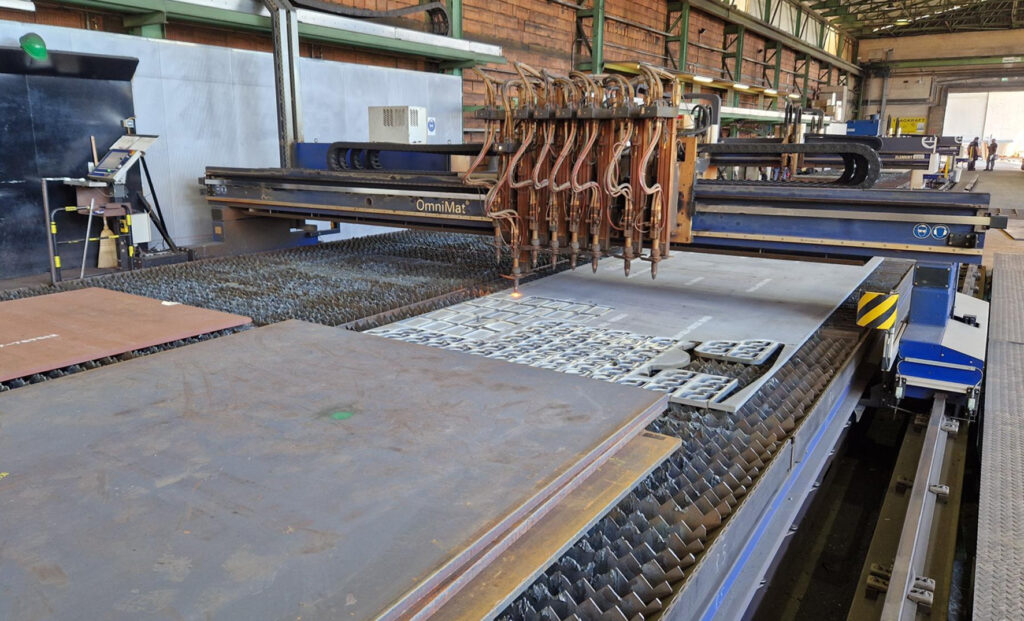 Seit 2012 setzt Grosschädl Stahl mit der Anschaffung der OmniMat auf Messer Technologie.